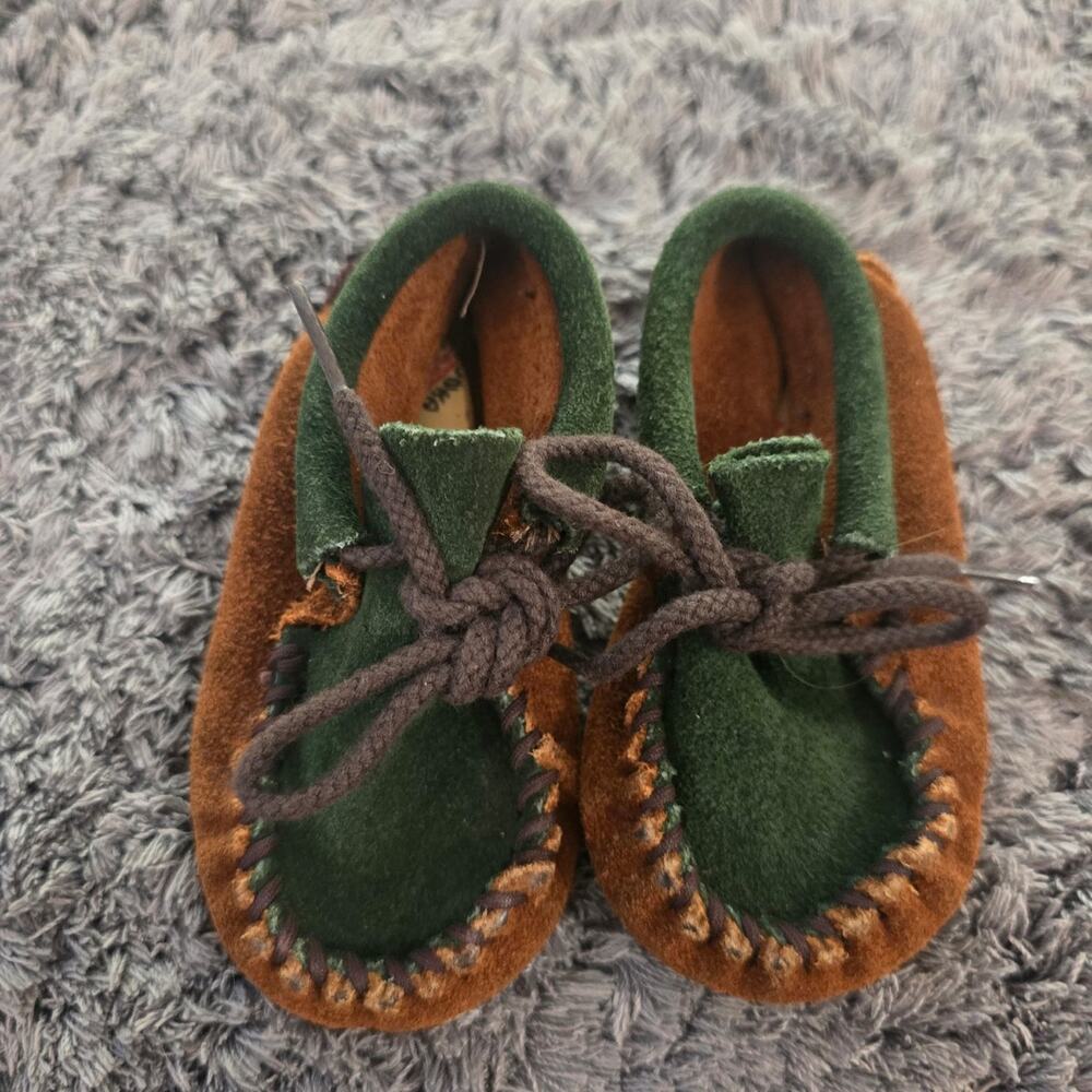 Newborn Minnetonka Moccasin adorable Preloved